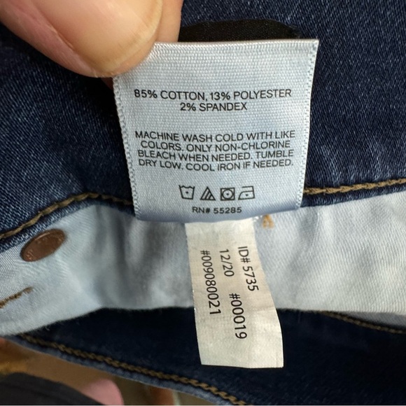 Express Women’s Dark Wash Mid Rise Cropped Skinny Jeans - Picture 5 of 7